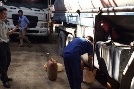 Tuyên án các bị cáo “rút ruột” gần 500.000 lít xăng dầu máy bay