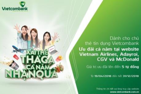Chủ thẻ tín dụng Vietcombank "xài thẻ thả ga, cả năm nhận quà"