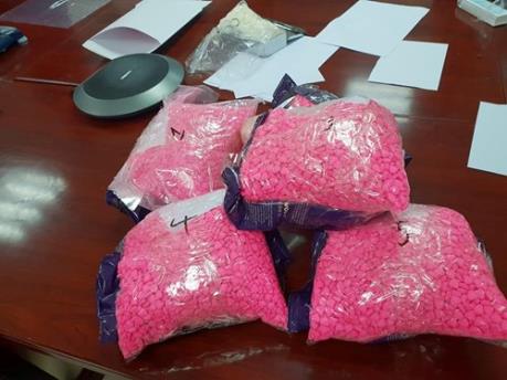 Hà Nội bắt giữ lô hàng nghi ma túy chuyển phát nhanh lớn nhất từ trước đến nay