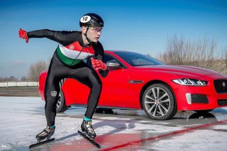 Jaguar XE 300 Sport vừa lập kỷ lục tốc độ chạy trên băng nhanh nhất