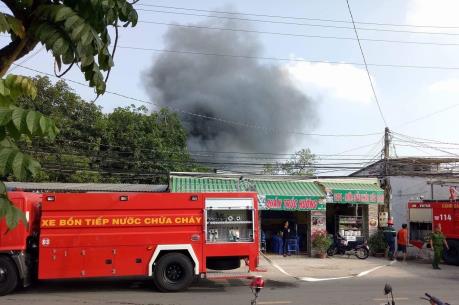 Bình Dương: Hỏa hoạn thiêu rụi 500m2 nhà xưởng của Công ty Hải Hưng Phát