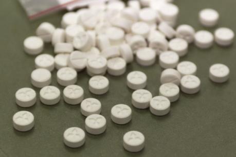 Bắt giữ đối tượng vận chuyển trái phép gần 1.200 viên ma túy tổng hợp