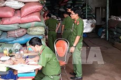 Vụ vỏ cà phê nhuộm pin: Khởi tố vụ án, tạm giữ khẩn cấp 5 đối tượng