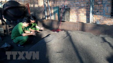 Vụ vỏ cà phê trộn sỏi và nhuộm bột pin: Làm rõ động cơ nhập vỏ cà phê của doanh nghiệp 