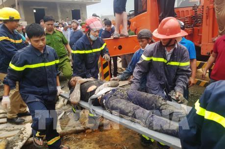 Sập giàn giáo thi công cây xăng, 7 công nhân nhập viện