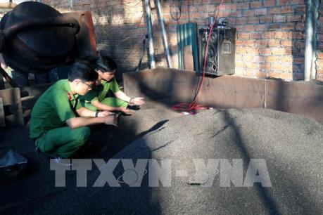 Hỗn hợp vỏ cà phê trộn sỏi và nhuộm pin tại Đắk Nông được dùng để làm gì?