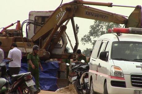 Bình Dương: Một công nhân tử vong do máy xúc đất va trúng đầu