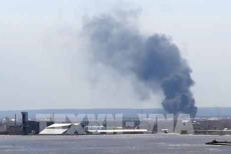 Tin mới nhất về vụ nổ nhà máy lọc dầu Husky Energy tại Mỹ