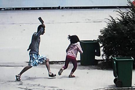 Tấn công bằng dao khiến nhiều trẻ em thiệt mạng