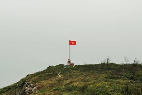 Khánh thành cột cờ Tổ quốc trên đảo Hòn La