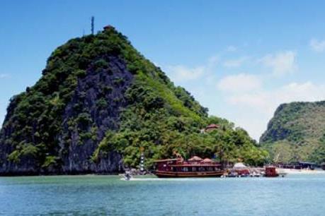 Quảng Ninh: Cấp cứu một nữ du khách bị đuối nước khi tắm biển ở đảo Ti-tốp