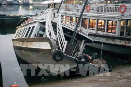 Quảng Ninh tạm đình chỉ hoạt động 4 tàu du lịch để kiểm tra mức độ an toàn