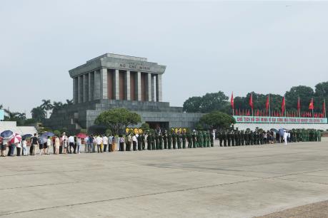 Hơn 50 nghìn lượt người vào Lăng viếng Bác dịp nghỉ lễ 30/4 và 1/5