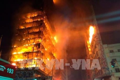 Brazil nỗ lực tìm kiếm hơn 40 người mất tích sau vụ sập nhà do hỏa hoạn