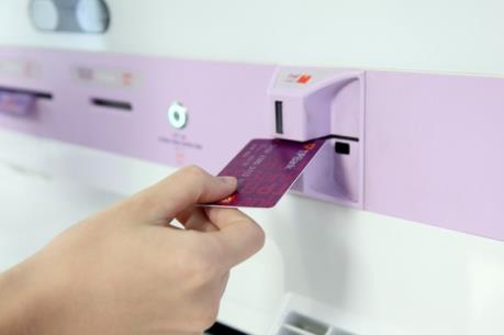 (Video) Cận cảnh thẻ ATM phát hành ngay tại chỗ của TPBank