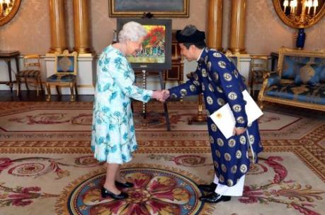 Đại sứ Việt Nam tại Anh trình Quốc thư lên Nữ hoàng Elizabeth II