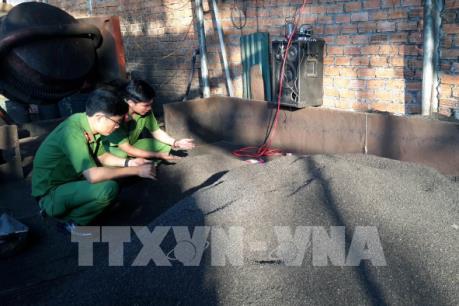 Vụ vỏ cà phê trộn sỏi và nhuộm than pin: Khởi tố, bắt tạm giam 5 bị can