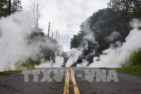 Cảnh báo núi lửa phun trào và động đất tiếp diễn ở Hawaii