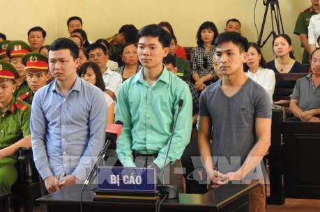Vụ tai biến y khoa Hòa Bình: Gia đình các nạn nhân đề nghị Tòa tuyên bác sĩ Lương vô tội