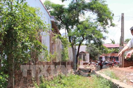 Sớm làm rõ việc cấp sổ đỏ xây nhà lấp cả dòng suối tự nhiên ở xã Ea Wy, Đắk Lắk