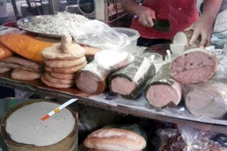 Phát hiện hai cơ sở sản xuất giò chả vi phạm tại Tp. Hồ Chí Minh  ​