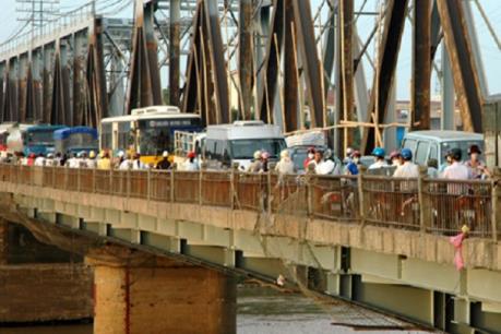 Cấm tàu thuyền lưu thông một số giờ nhất định để gia cố cầu Đuống