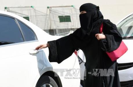 Phụ nữ Saudi Arabia được phép lái xe từ tháng tới