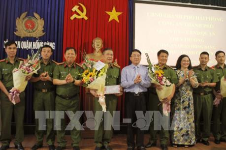 Khen thưởng Ban chuyên án phá tụ điểm trồng cần sa, truyền đạo trái phép
