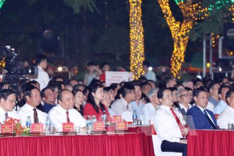 Thủ tướng Nguyễn Xuân Phúc dự khai mạc Lễ hội Hoa Phượng đỏ 2018