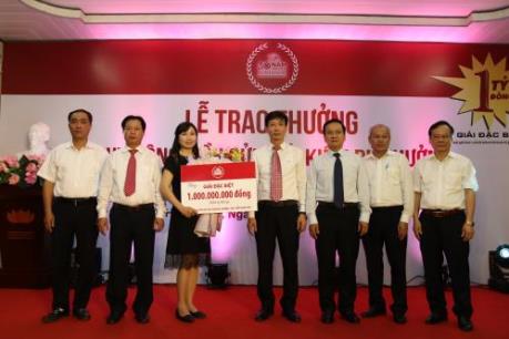 Agribank trao giải đặc biệt cho khách hàng gửi Tiết kiệm dự thưởng mừng 30 năm thành lập