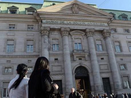 Argentina kêu gọi hỗ trợ tài chính từ IMF để tránh khủng hoảng kinh tế