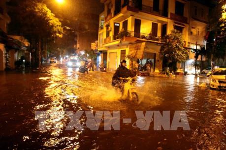 Mưa lớn làm ngập một số khu vực tại Hà Nội