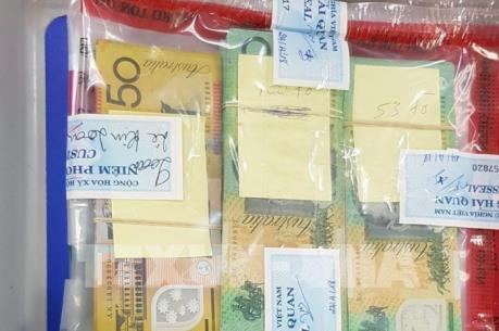 Hải quan Tân Sơn Nhất liên tiếp phát hiện hành khách mang ngoại tệ trái phép khi xuất cảnh