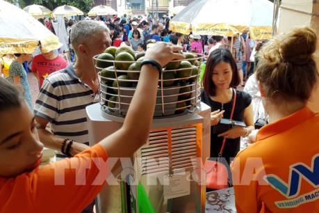 Chợ Tây trên đất Ta