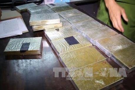 Phá đường dây vận chuyển trái phép ma túy, thu giữ 20 bánh heroin