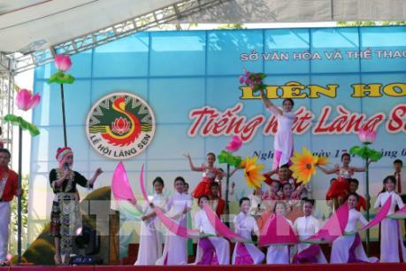 Khai mạc Lễ hội Làng Sen 2018