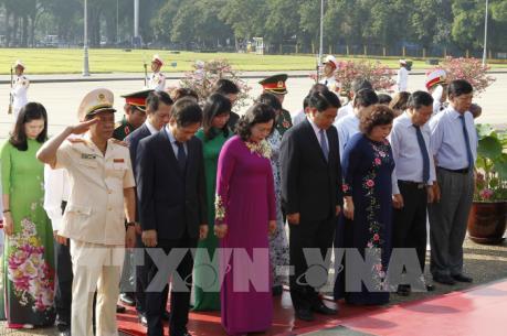 Thành phố Hà Nội viếng Chủ tịch Hồ Chí Minh nhân dịp kỷ niệm 128 năm Ngày sinh của Người