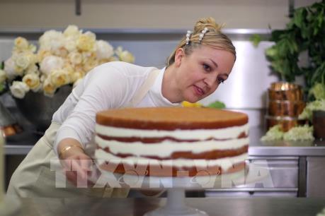 Những hình ảnh đầu tiên về chiếc bánh cưới trong lễ kết hôn của Hoàng tử Anh Harry