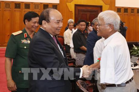Thủ tướng Nguyễn Xuân Phúc tiếp Đoàn đại biểu cựu thiếu niên Dũng sĩ diệt Mỹ