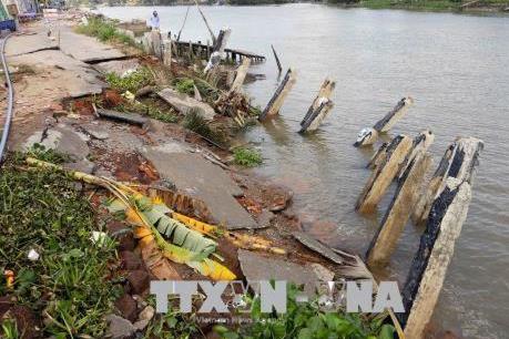 Thủ tướng Nguyễn Xuân Phúc chỉ đạo tập trung khắc phục sạt lở vùng Đồng bằng sông Cửu Long