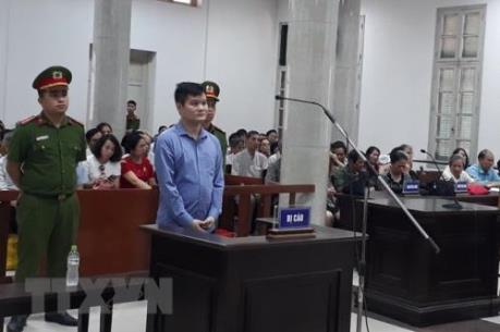 Phạt tù chung thân chủ trang mạng “hoclamgiau.vn” về tội lừa đảo chiếm đoạt tài sản