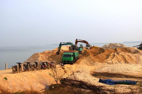 Xử lý nghiêm các tổ chức, cá nhân sai phạm trong khai thác cát lòng hồ Dầu Tiếng