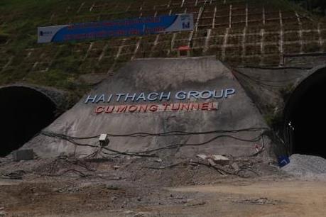 Hầm đường bộ Cù Mông nước rút vượt tiến độ 