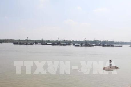 Hưng Yên:  Bắt giữ tàu hút cát trái phép trên sông Hồng