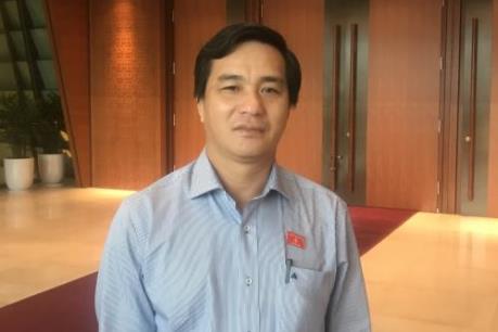 Bên lề Kỳ họp thứ 5, Quốc hội khóa XIV: Cần nâng cao tuyên truyền về an toàn đường sắt