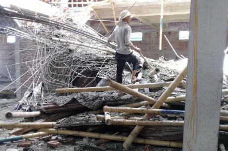 Sập giàn giáo xây dựng làm 2 người thương vong tại Nam Định