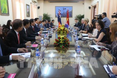 Phó Thủ tướng Trịnh Đình Dũng tiếp xã giao Bộ trưởng Ngoại giao Australia