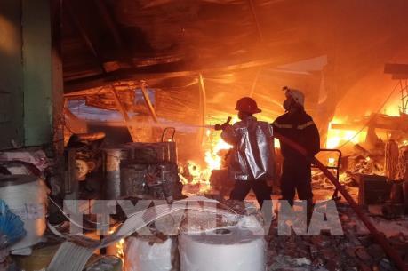 Cháy lớn tại cụm Công nghiệp Quang Trung