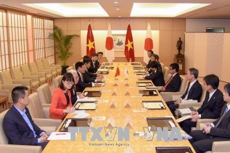 Phó Thủ tướng Phạm Bình Minh hội đàm với Bộ trưởng Ngoại giao Nhật Bản