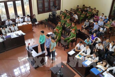 Phiên tòa xét xử vụ tai biến y khoa tại Bệnh viện Đa khoa tỉnh Hòa Bình